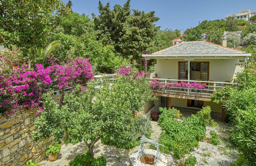 Konstantina Studios Alonnisos Town Bagian luar foto