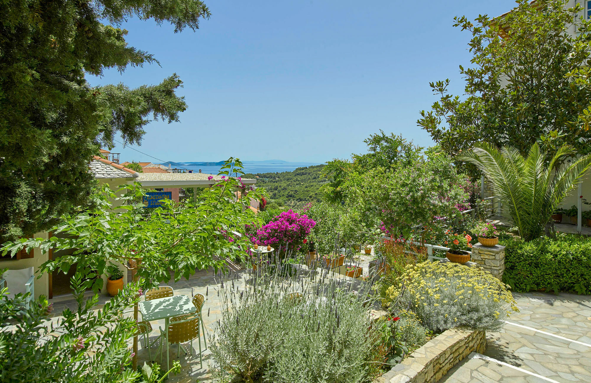 Konstantina Studios Alonnisos Town Bagian luar foto