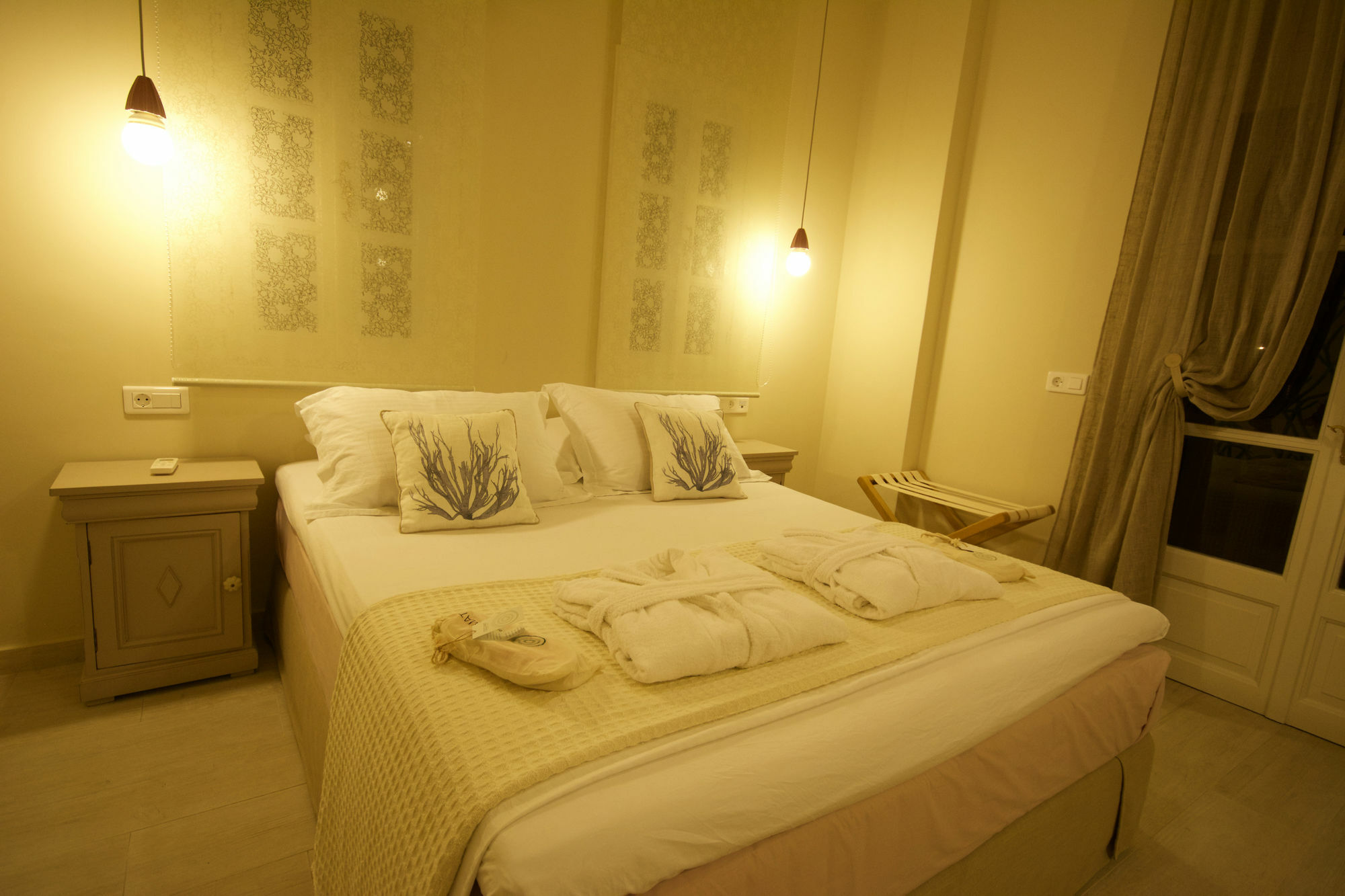 Konstantina Studios Alonnisos Town Bagian luar foto